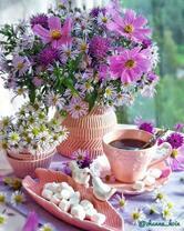 Летний полевой букет и чашечка кофе