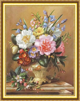 Ваза с пионами, колокольчиками и анютиными глазками