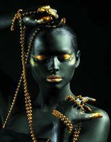 Без бренда «Девушка в черно-золотом макияже» в Кирове в интернет-магазине  Без бренда «Девушка в черно-золотом макияже» в Кирове